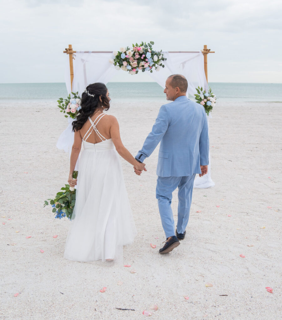 Couple getting married in Florida